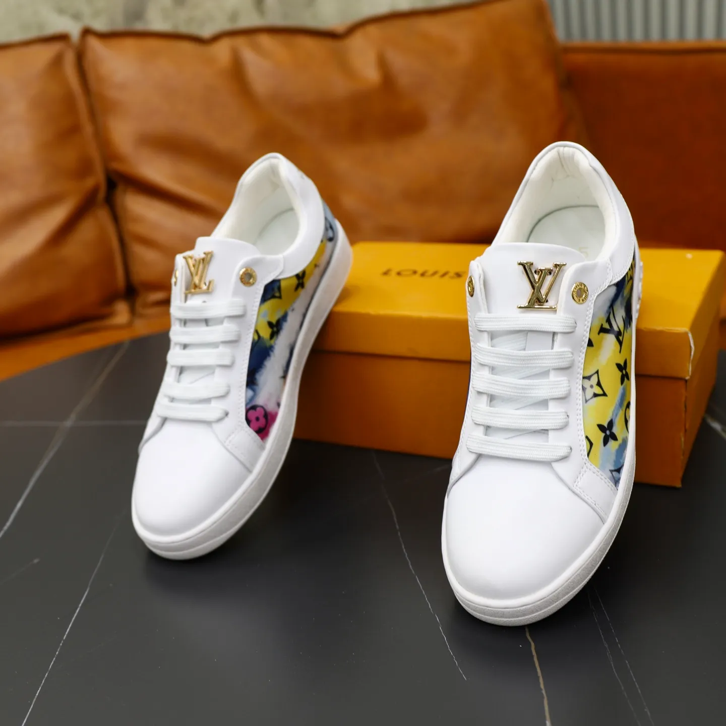 Ex-factory price: 400💰🙅‍♂️🙅‍♂️🙅‍♂️ Brand: LV Louis Vuitton Standard code: 38-44 (45 customized) Grade: Same as the official website Material: Original material splicing Comfortable and breathable lining Lightweight and wear-resistant sports outsole Style category: Men's fashionable casual shoes Running sneakers Distinguished luxury brand elements Top luxury Color: actual picture color